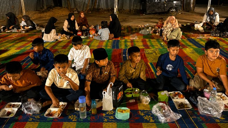 Membiasakan Siswa Puasa Arafah, SD Muhapa Gelar Buka Bersama di Sekolah